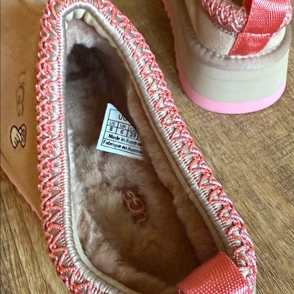 **Limited Edition*UGG Tazz Love '25 Slipper Arroyo Tropical Pink Platform Size 8 - Picture 3 of 10